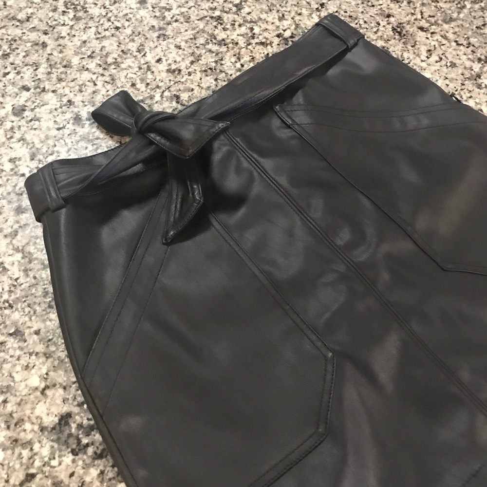 ❌SOLD❌ 🖤NWOT🖤 Express Leather Skirt